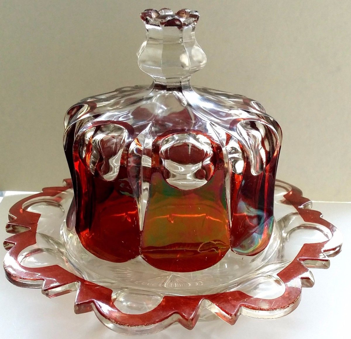 AlmanacAntiques's tweet image. #Rubyglass derives its color from #gold chloride and was originally known in the #ancientworld, Its rediscovery was long sought by European alchemists and glassmakers, who believed it had #curativeproperties. Learn more.facebook.com/antiquesandmor…