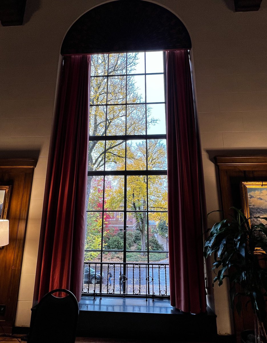 Those fall colors making the MU windows look like paintings right now. 🖼🍁🍂🧡
#OregonState #BeaverNation #FallViews