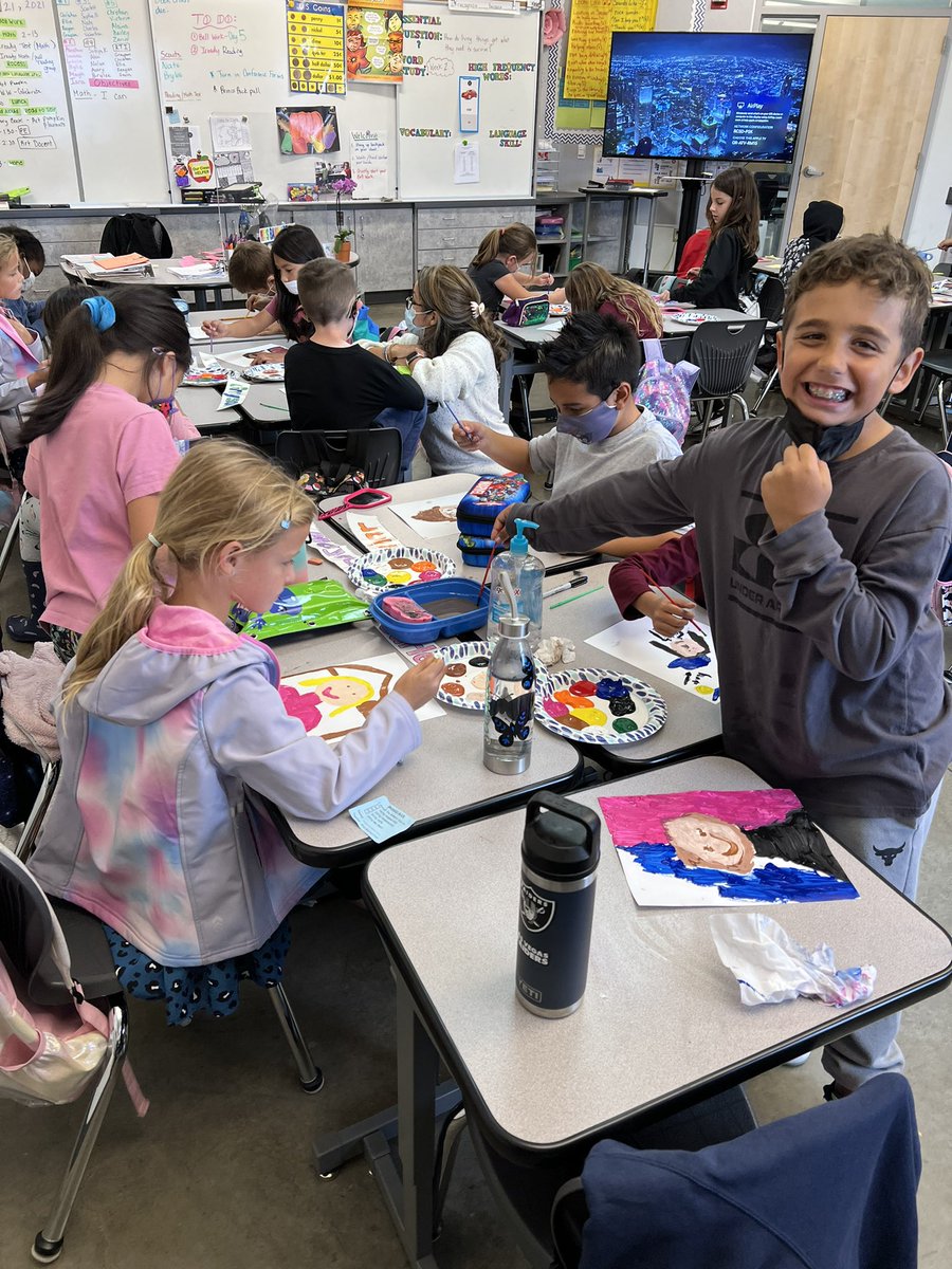 BaumgartnerRCSD's tweet image. We had fun during our Art lesson on Portraits @RCSDOrchard @rcsdchampions #rcsdk8