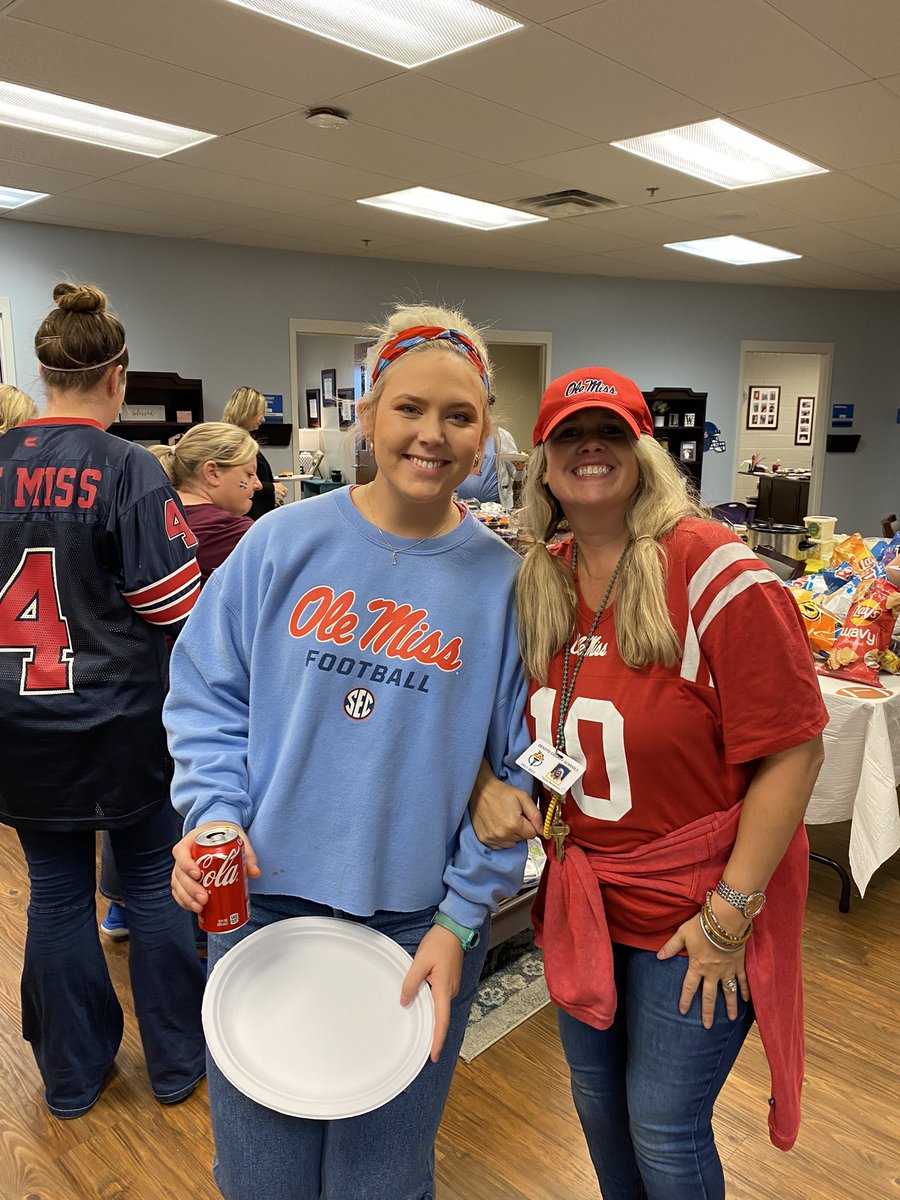 TweetDCS_DCPS's tweet photo. College Game Day! https://t.co/nt5igm8byA