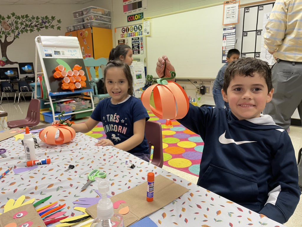 JohnstonJags's tweet photo. Happy Friday! Here’s a look at a great week in Ms. Ruggirello’s class! https://t.co/040IQ0KmzR