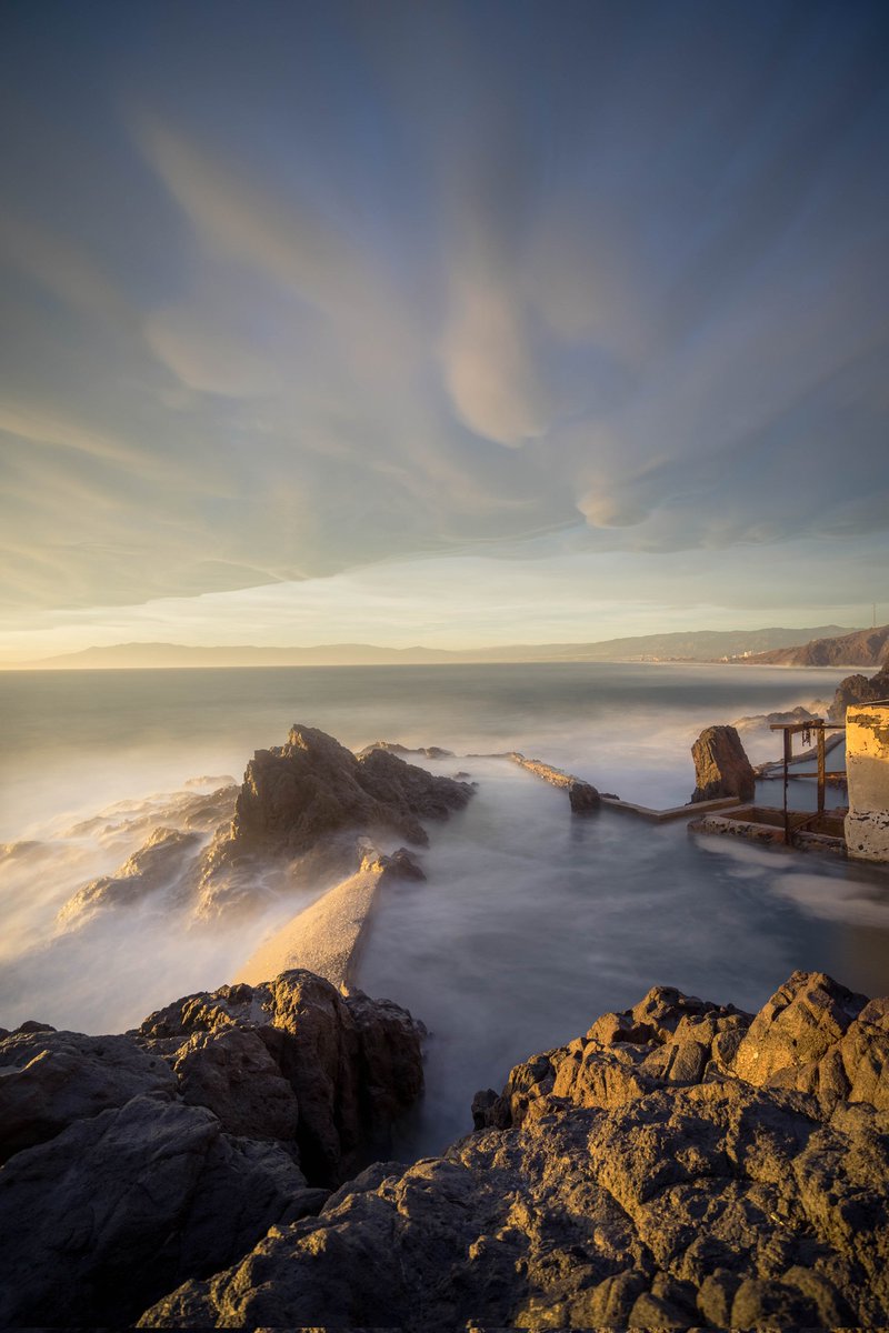jrcassano19's tweet photo. Solo puedo decir que es mágico.
Mágico es poder disfrutar de estas nubes a nivel del mar (muy difícil este fenómeno) y encima poder verlas en este paraíso.
#almeria #andalucia #españa #cabodegata #spain #nubeslenticulares #cielo #landscapes #photo #photography #salinascabodegata https://t.co/sxGGdrqY8O