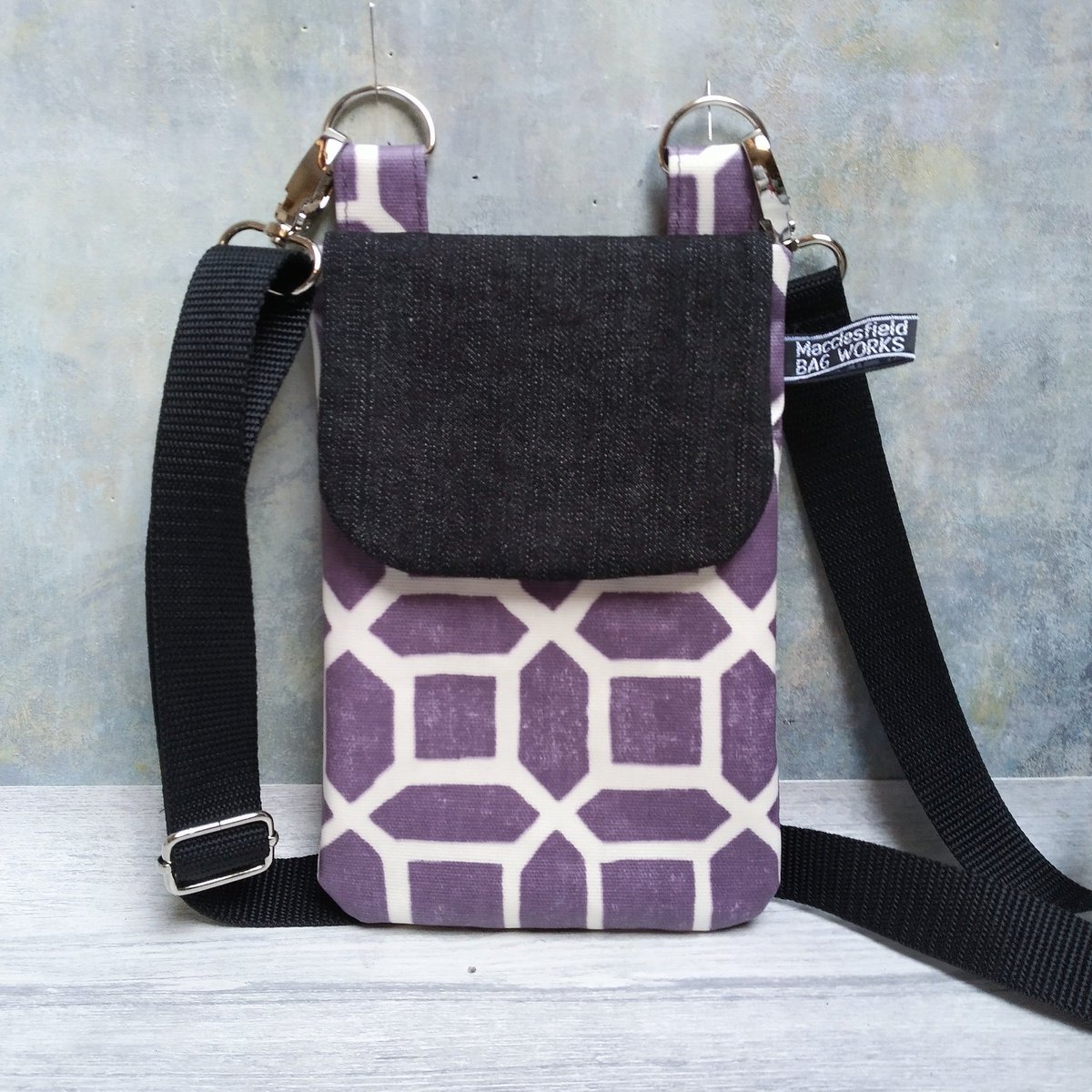 Maccbagworks's tweet image. Super useful water resistant cross body phone bag...I love these little bags...like having extra pockets 💜🖤💜 @BritishCrafting
#UKGiftAM #Christmasgifts #tbch #fashion
thebritishcrafthouse.co.uk/product/purple…