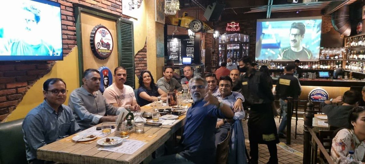 travellerPooja's tweet photo. #FridayVibes #TGIFridays #oldcolleagues #greatevening @rajkrishan1980 @sr1k_in @AnjaniK57484236 @ankibindal3 Had a great time! https://t.co/nhvVtFYyP1