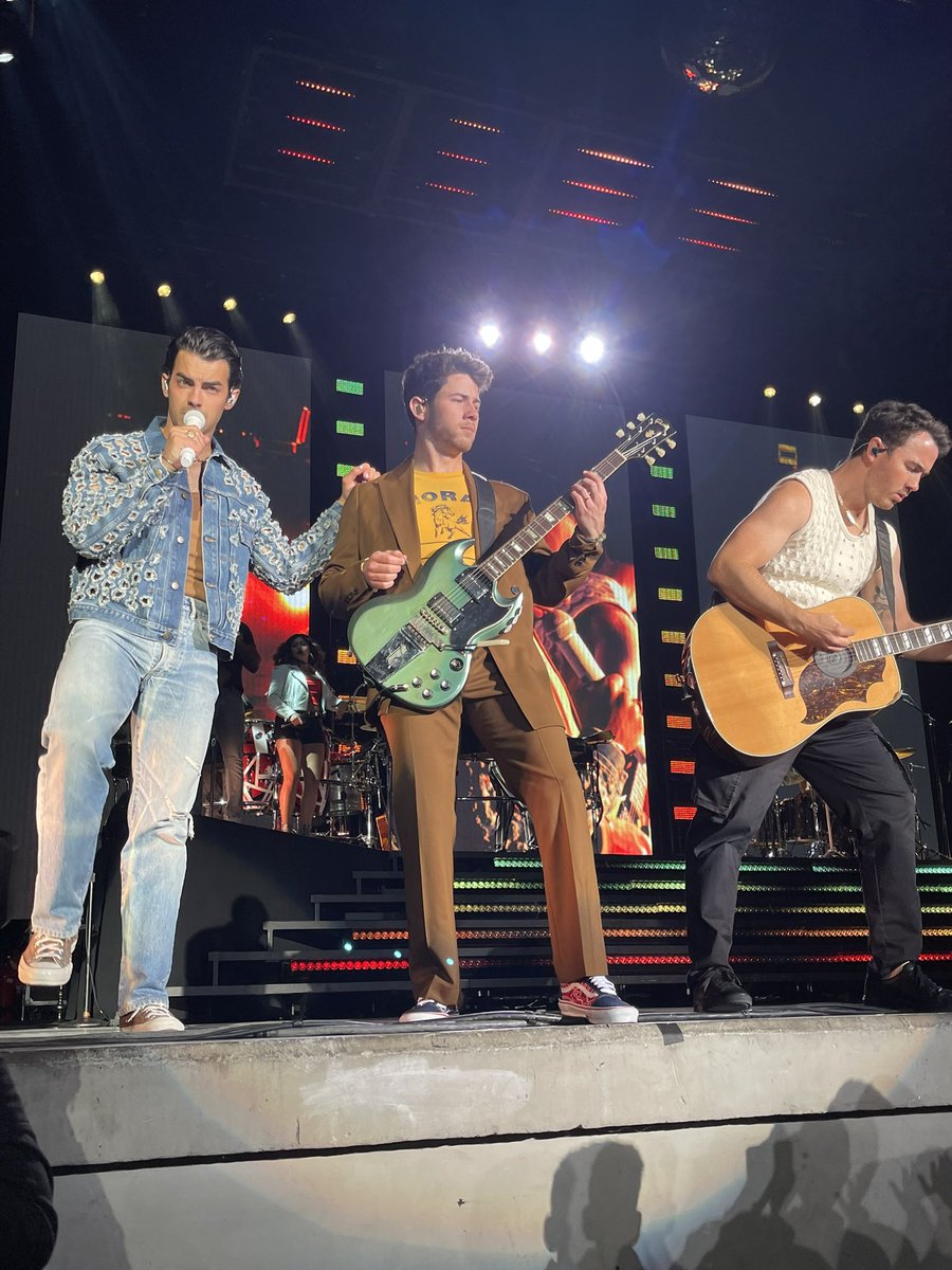 KaylinNelson13's tweet photo. Last night was UNREAL 🤯😍

Thank you for another incredible night on the Remember This Tour. 

@jonasbrothers @nickjonas @joejonas @kevinjonas https://t.co/Y3et00F5Vc