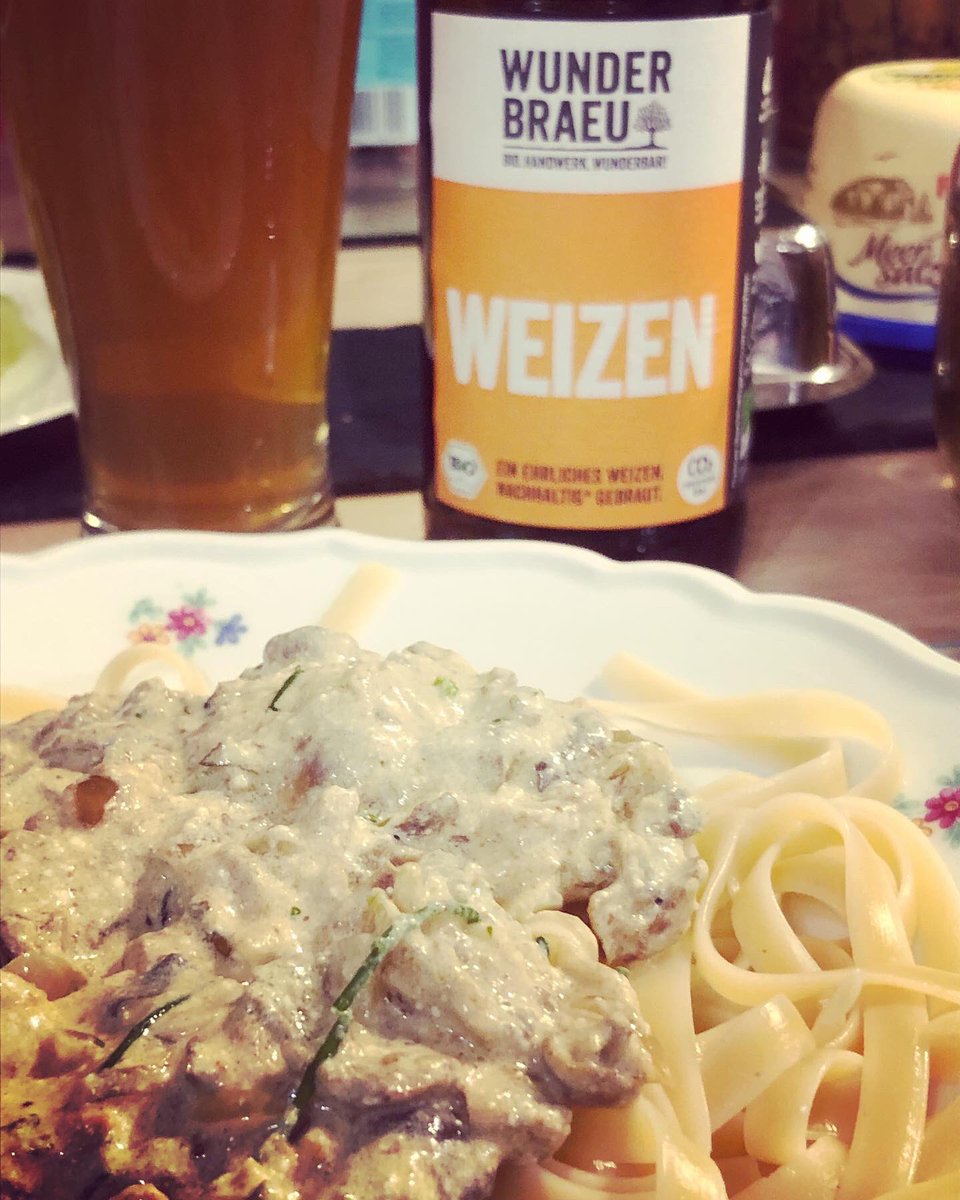gummibierchen's tweet photo. #Edelreizker #Vitalpilz zum #Weizen von #Wunderbräu #München, die ihren Sitz in der #Hopfenstrasse haben🍺 #germanbeer #deutschesBier #pilsbier #hefeweizen #shroombeer #weissbeer #weissbier #beercooking #cookingandbeer #abendbrotbier #weizenbier #reizker #weizenbeer #weissbier https://t.co/dfc5dhAQBc