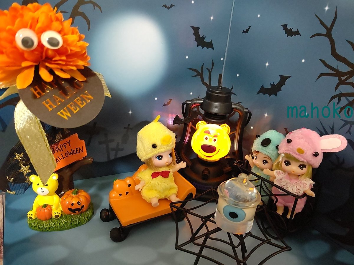 IRiccachan's tweet photo. お外でハ���ウィン♡

#ハロウィン2021 
#ハロウィン
#リカちゃん
#みつご
#ミニチュア
#100均ドール部 https://t.co/KqRL0UBfxJ