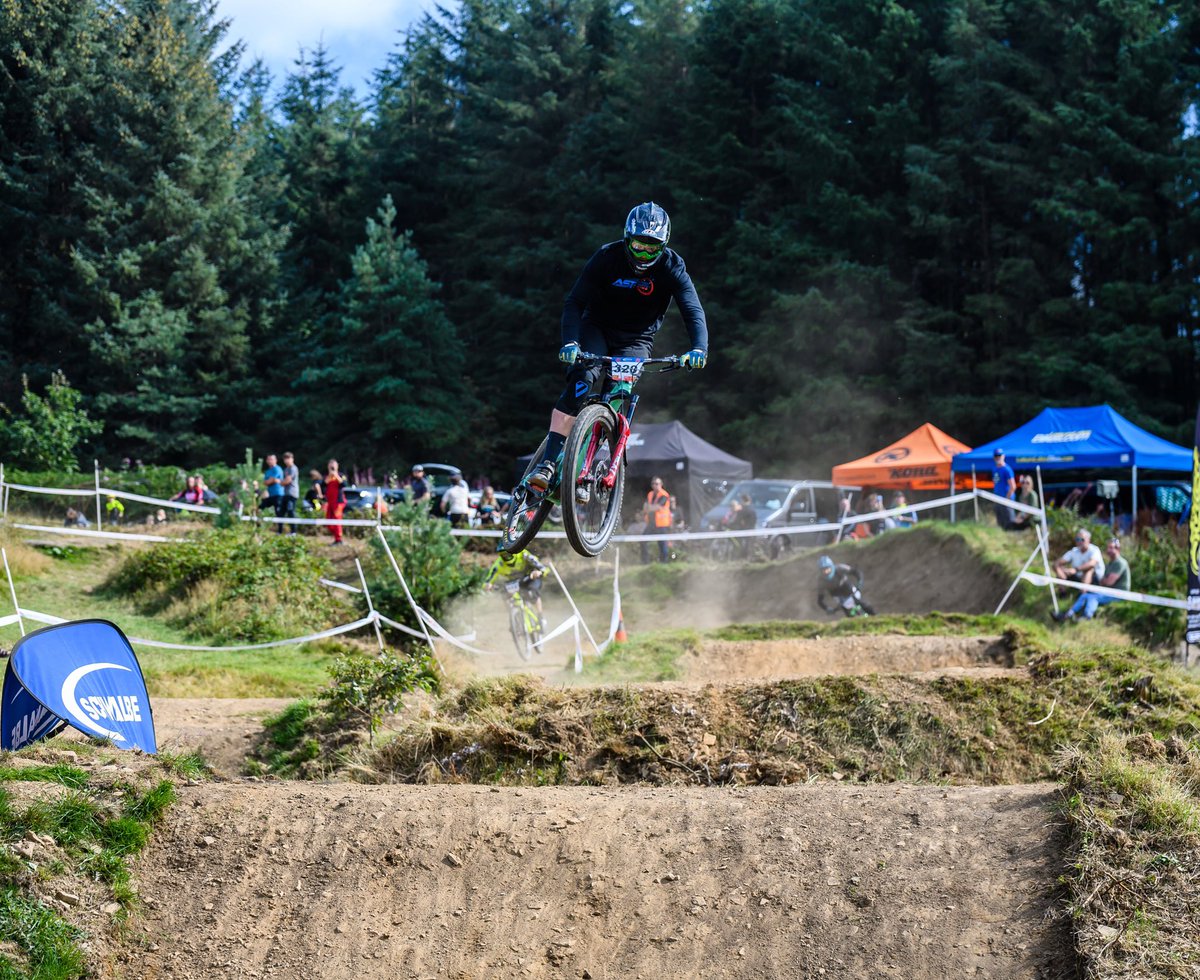 54scotty54's tweet photo. When the time felt right to start racing some 4x again but there was only 2 races of the season left, I’d say I’m looking forward to more fun times at the @British4x next year #2022 #4x #britsh4x https://t.co/OTHPKDojP9