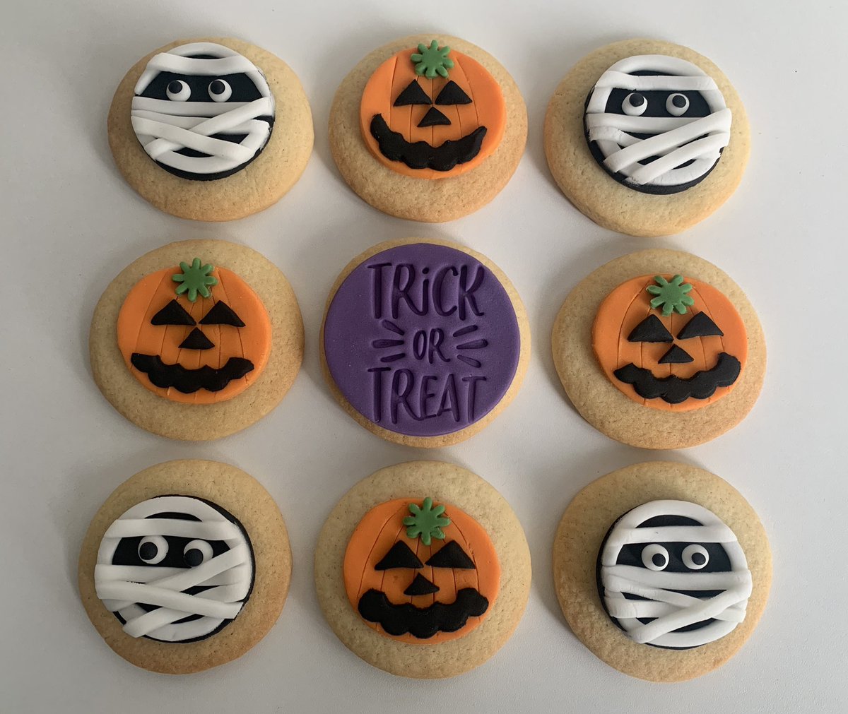 Woman_InBizHour's tweet photo. With Halloween fast approaching, we would love to see what crafts and bakes you are selling this year. We have got some fantastic spooky treats including cupcakes, tray bakes and biscuits.
#womaninbizhour https://t.co/L18dhQ8I4j