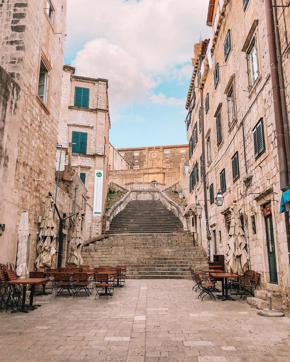Mini quiz: Can Anyone tell what TV show these stairs are from? *Hint* It has something to do with the word ‘shame’ 🔔🔔.
Can you guess it? Tell us in the comments section 👇👇

📷 @totheendsoftheearth
🇭🇷 dubrovnik-croatia.com

#dubrovnikcroatia #visitdubrovnik #Travel #Croatua
