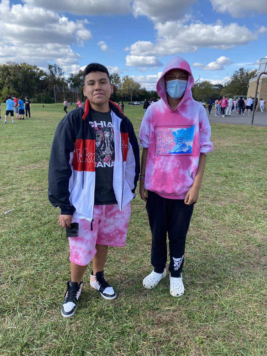 MrsCroly's tweet photo. We have Spirit! #pinkout @HTSD_Crockett @WeAreHTSD https://t.co/4PZywzFOJh