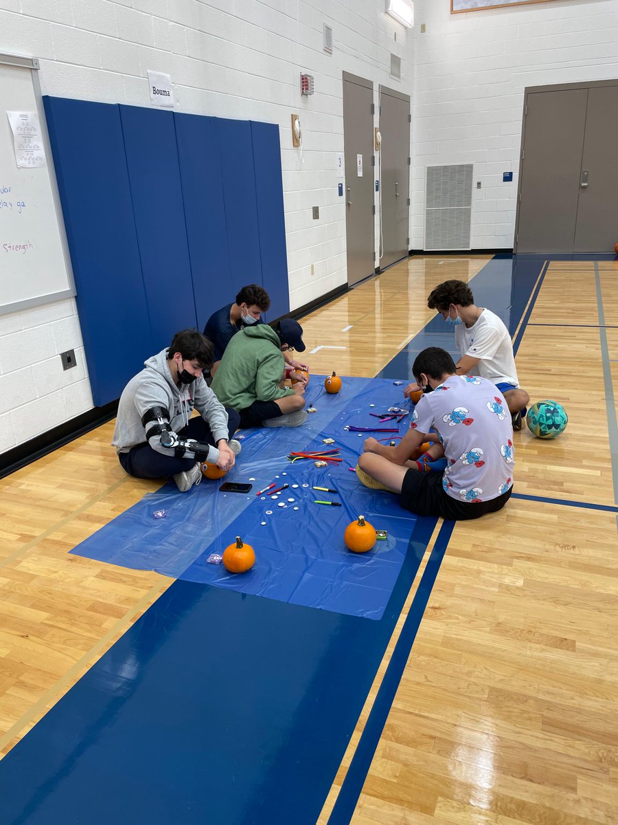 KEENGreaterDC's tweet photo. KEEN Club athletes and volunteers had a blast last Sunday decorating mini pumpkins with googly eyes, stickers, markers, and pipe cleaners!
What does your pumpkin look like?
#KEENGDC #pumpkins #halloween https://t.co/ax7JJShWqa