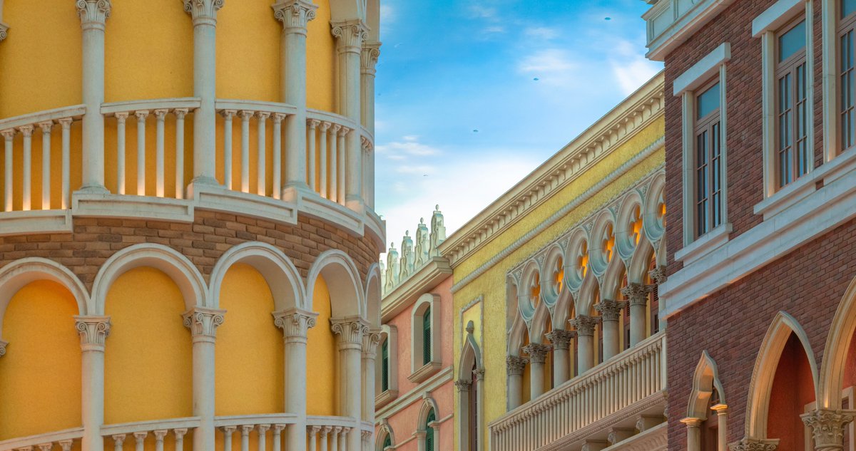 In the mood for a fancy Friday outing? Head to the Shoppes @thevenetianmacao for some luxury shopping. You earned it!