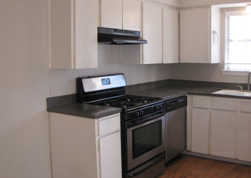 FindMeAPlace's tweet photo. 1Bed-1Bath
Sqft 630
$1,104
 -DM us with your name&amp;number to have an agent call you

Apartment Amenities
Spacious Closets
Stainless Steel Appliances
Updated Apartment Interiors
Faux Wood Flooring

Call us(512)494-4343

AA-02134
*Hablamos Español* Llámanos: (512) 222-5509 https://t.co/PvmYfYkZjm