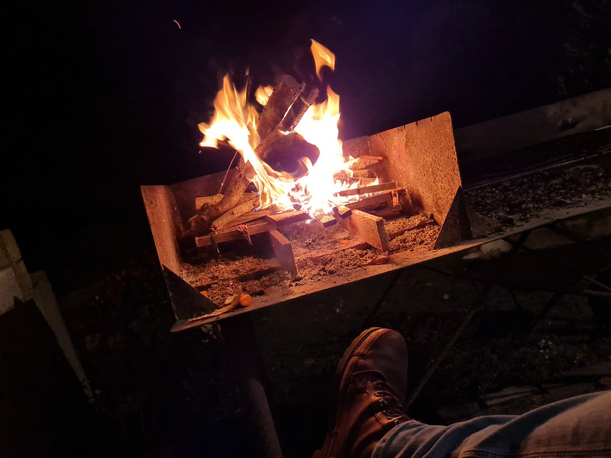 Manidelfato's tweet photo. Come disse il diavolo al suo garzone :
Leva sotto ,metti sopra e vedrai che focarone 🔥 https://t.co/GuZzmQWB0A