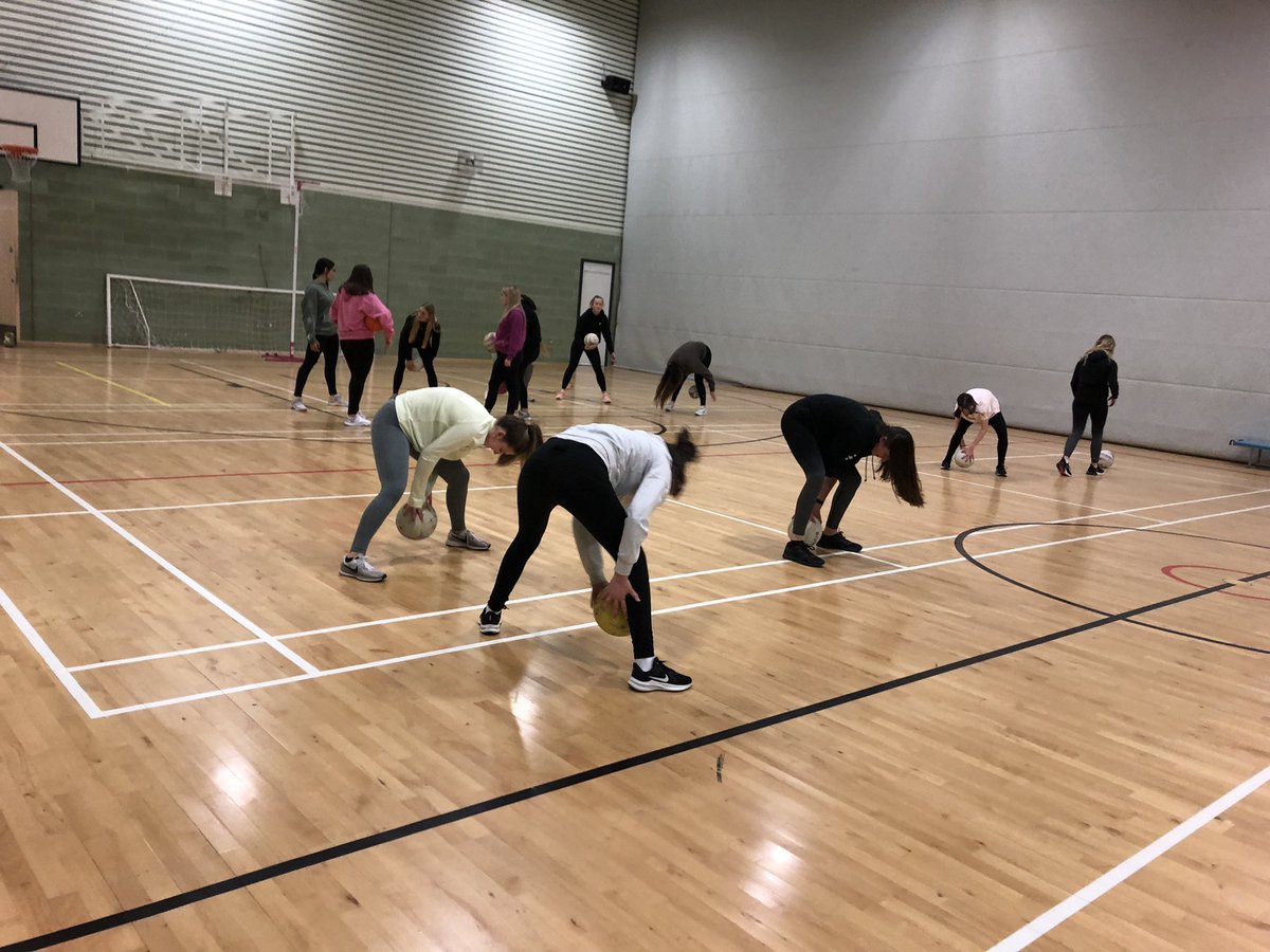 ActiveSchAngus's tweet photo. ๐ Our โnetball leaders in trainingโ practising the netball fundamentals, then working on the some attacking/defending drills & delivering to their peers on the course ๐๐ผโโ๏ธ ๐ช๐ผ #NetballLeaders #SheCanSheWill #ActiveGirls #FemaleLeaders #StrongWomen @NetballScotland @AngusCouncil https://t.co/VlUNa1wNs6