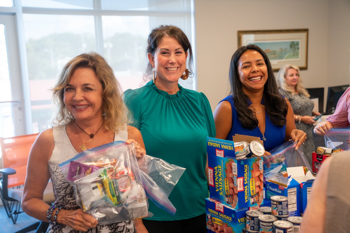 smith_associate's tweet photo. Smith Gives Back to the St. Petersburg Free Clinic!
Thank you to the agents who donated & who volunteered to pack. A special shoutout goes to Liz Heinkel for organizing the drive & event and to Sofia Beigel for her immense helping hand! #SmithIsHome #SmithGivesBack #SmithCares https://t.co/6JG9LfgRla