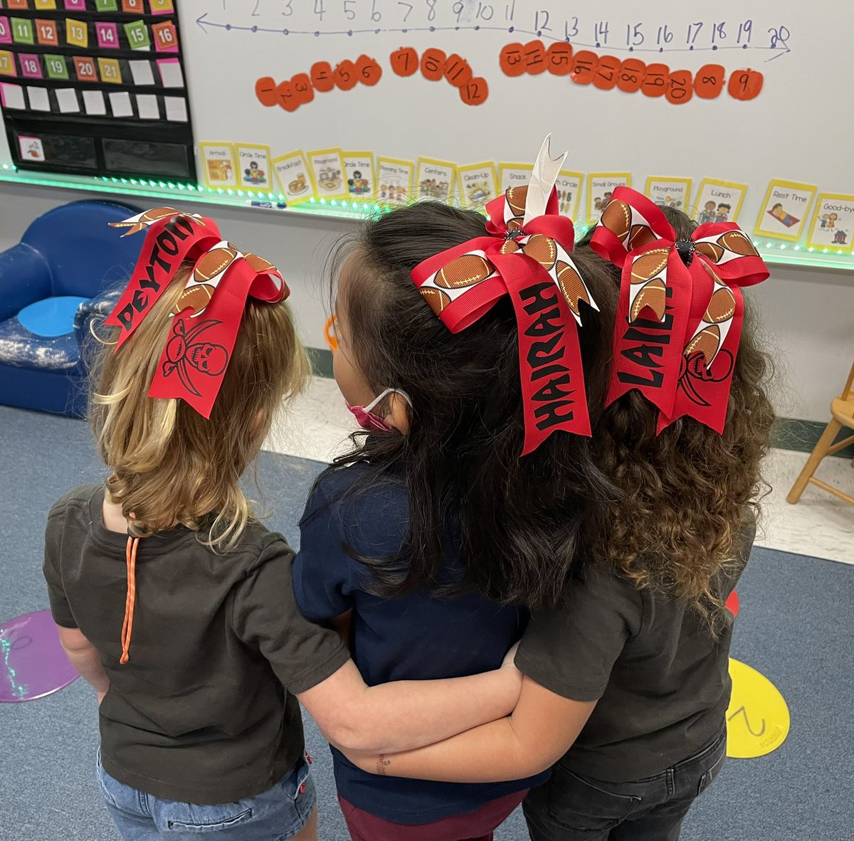 PrideElem's tweet photo. Buccaneer Fever at Pride Elementary! @BucsFoundation #RaiseTheFlags @HillsboroughSch https://t.co/qgd5fCtde6