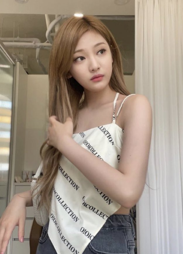 LouBlue__'s tweet photo. happy birthdayyyyy i hope you’ll keep blessing us with your amazing vocals for a long time :3 #19ButterfliesForNingning 
#닝아_우리의_나비가_되어줘서_고마워
#柠檬的唯一宁宝 https://t.co/BYy3Mwrfq4