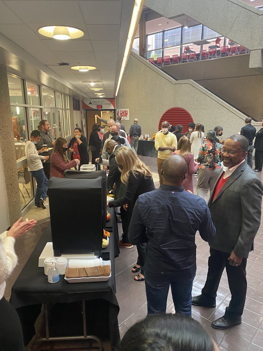 UofL Business tweet media