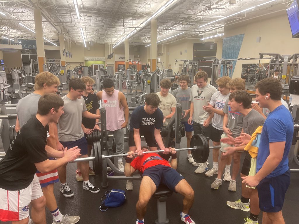 ChapsLacrosse's tweet photo. Great Friday morning lift. Nothing better then doing the work together! #breakfastclub #chapslax https://t.co/D7pYkGC859