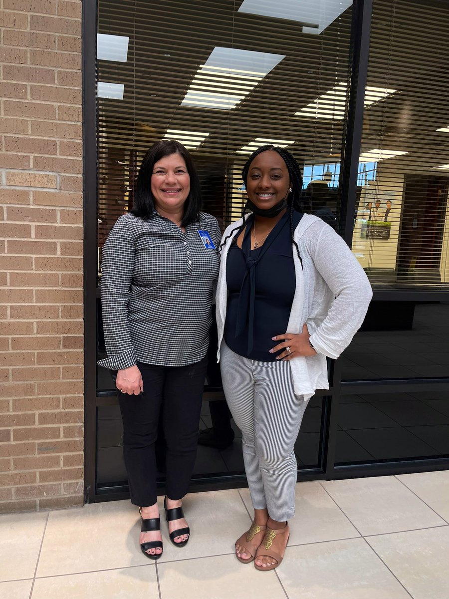 karonda_davis's tweet image. Really enjoyed getting to meet our amazing @IrvingISD Superintendent @IISDMagdaHdz 💙 #weriseirvingisd #bossday