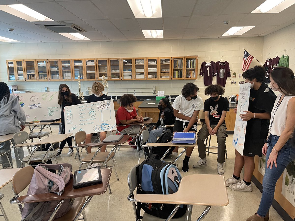 MyColangelo's tweet photo. Caught @Ms_Calasso class in a scientist circle talking about the causes of extinction! Students shared & compared their own ideas! #wonderful #sharing #discussioniskey #ideasflowing https://t.co/g08jzyxzlu