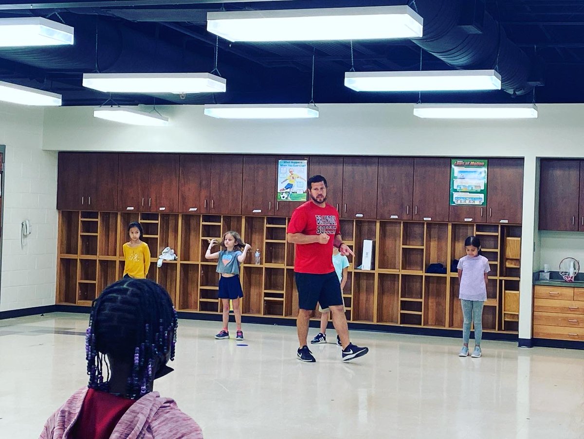 BulldogsBHS's tweet photo. Brandon High School teacher academy students enjoyed our field experience at Stonebridge yesterday! Thanks to Ms. Wells for taking the time to let us interact in some classes! #LeanInBHS https://t.co/T3K0WfSTo6