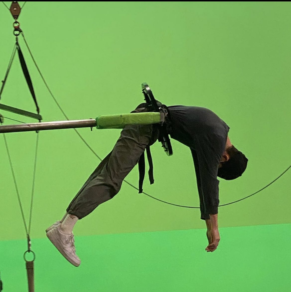 Accurate representation of how I feel now that season 2 of Locke &amp; Key is out!

Had the best time filming this season and I hope you enjoy watching it just as much as we enjoyed creating it 🖤