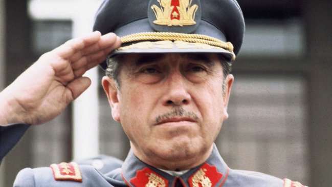 Cooperativa's tweet photo. Concejo de #VillaAlemana aprobó quitar título de ciudadanos ilustres a Augusto Pinochet y José Toribio Merino #CooperativaRegiones #CooperativaContigo https://t.co/t4HsNALgt2 https://t.co/g4siByAOE7