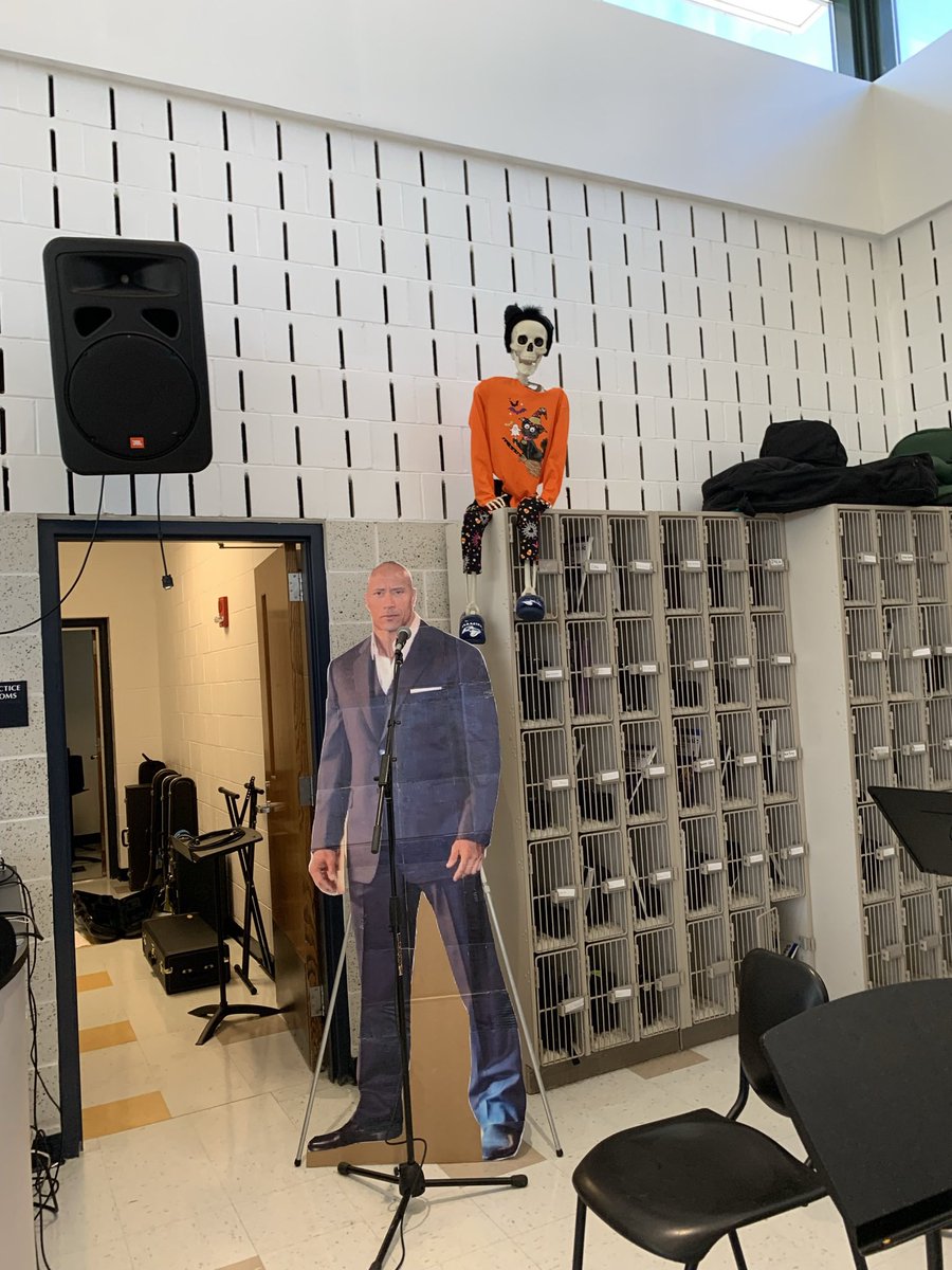 lcaruth1's tweet photo. @lisa_d_martin The kids have gone a little crazy decorating the room. They love hiding James in new places. Here he is with the homemade 6-foot cardboard Rock. https://t.co/nVATslZ0bK