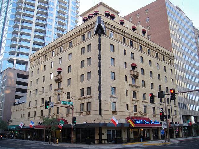 Southwesttours's tweet photo. Haunted Arizona Day 4 👻Phoenix- Hotel San Carlos
The San Carlos was visited by many Hollywood celebrities. Some guests have never left! 👻
Read more about Hotel San Carlos on our blog https://t.co/1vBqhPnUWs
#hauntedplaces #ghosttown #halloweencountdown https://t.co/uXkMBSTMIu