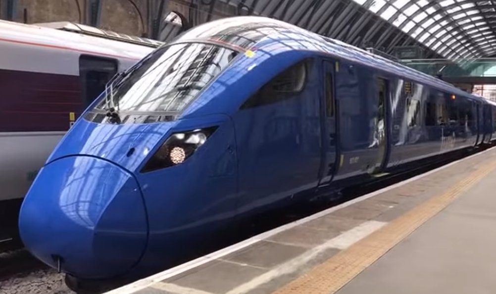 simontdeane's tweet image. Lumo impresses at launch news.railcam.uk/index.php/2021…