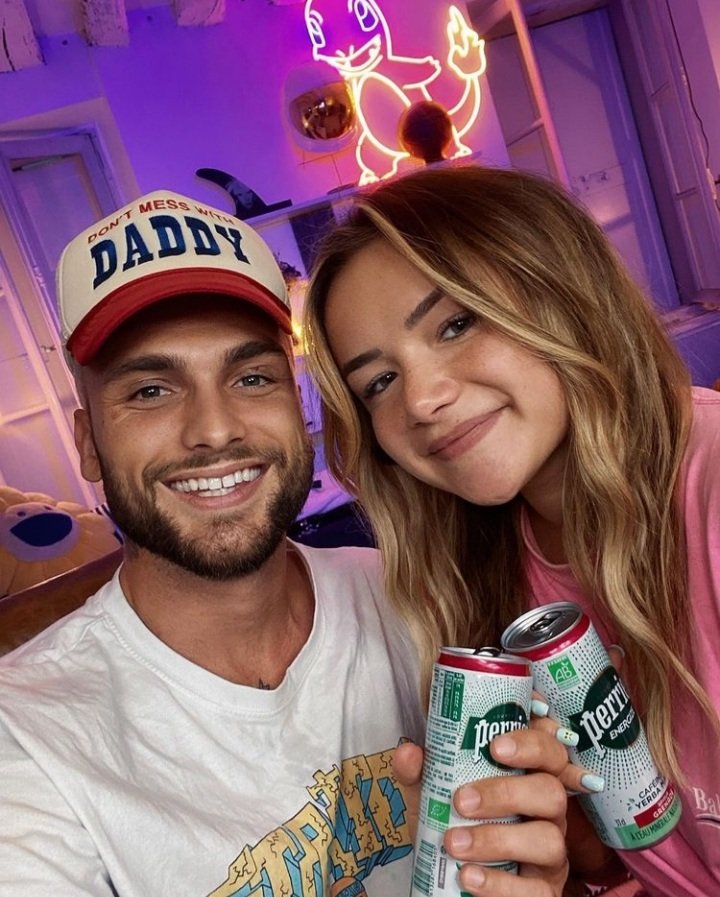 leyna_aurelia's tweet photo. Bastos et Vivi sont trop chou 🥺 Même pas poussé par les autres, ça vient naturellement et a leur rythme parce que c'est évident pour eux ❤
#LMvsMonde6 #LMvsRdm6 https://t.co/x2wVXSvbsU