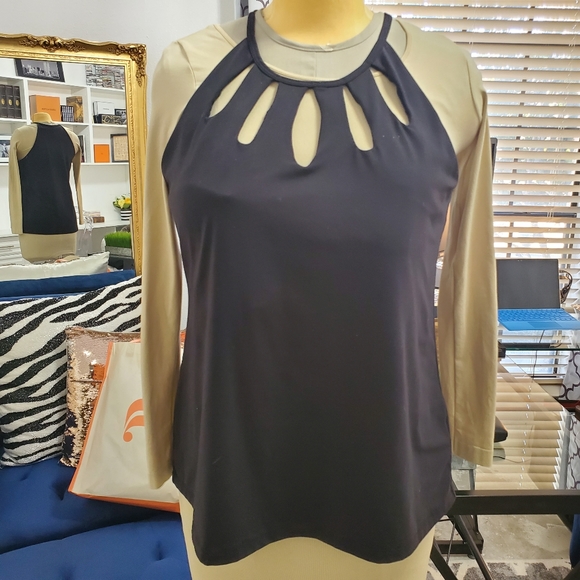 monimightbe's tweet photo. So good I had to share! Check out all the items I'm loving on @Poshmarkapp #poshmark #fashion #style #shopmycloset #saturdaynightltd #fabletics: https://t.co/zWqEIjrDcX https://t.co/KBkbjhr9kL