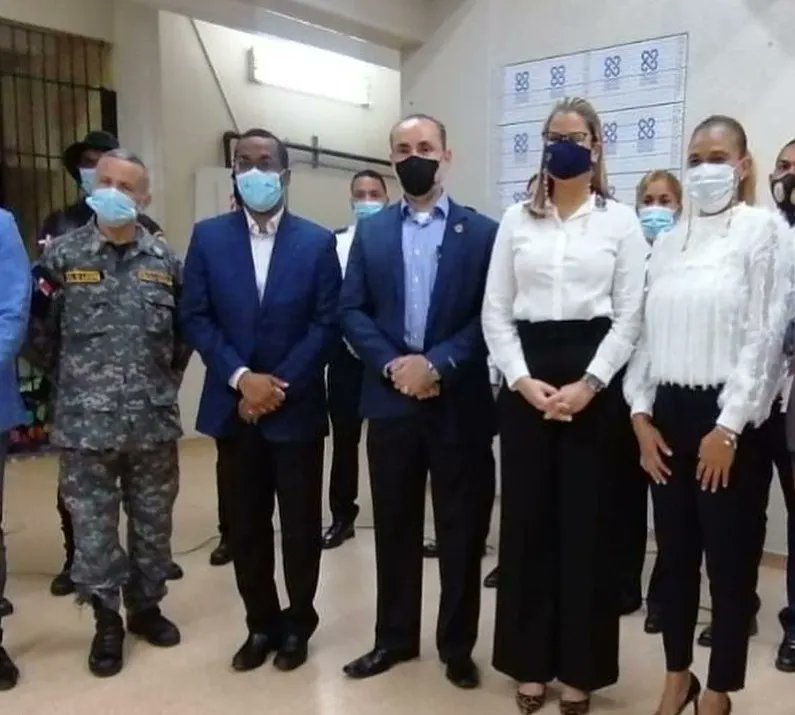 Bircann's tweet photo. Desde hoy el Modelo de Gestión Penitenciaria asumirá la administración y el control de la cárcel preventiva de Santiago, procurando convertirla en un centro de atención y privación de libertad que cumpla con los estándares de seguridad y DDHH.
#prisionesrd #procuraduríard https://t.co/9eXJbB5zi4