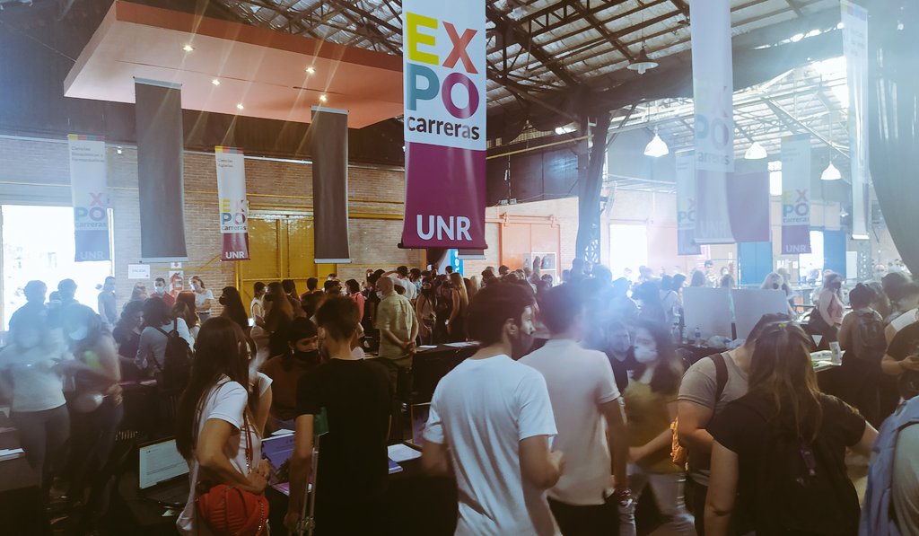 fbartolacci's tweet photo. ¿Un sueño? Que los pibes que de a cientos recorren nuestra expo hoy con pudor y mucha ilusión, encuentren en la universidad un lugar para formarse de excelencia según su vocación y en el país para desarrollarse profesional y personalmente. Que maravilla verlos venir #ExpoUNR https://t.co/mKJLpp84Jj