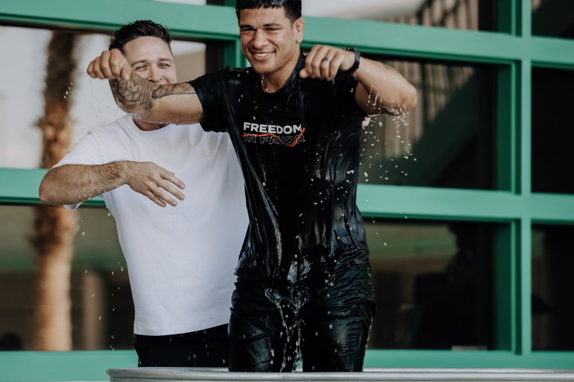 PwoodNetwork's tweet photo. LAUNCH DAY 🚀

Join us in celebrating an incredible launch this past Sunday with Pastor @_josephgibbons and @favorcitylv! 

Powerful worship, lives changed, baptisms, and an awesome Sunday! Praying for God to continue to work in a might way through Favor City (Ephesians 3:20). https://t.co/vQipWUwP8i
