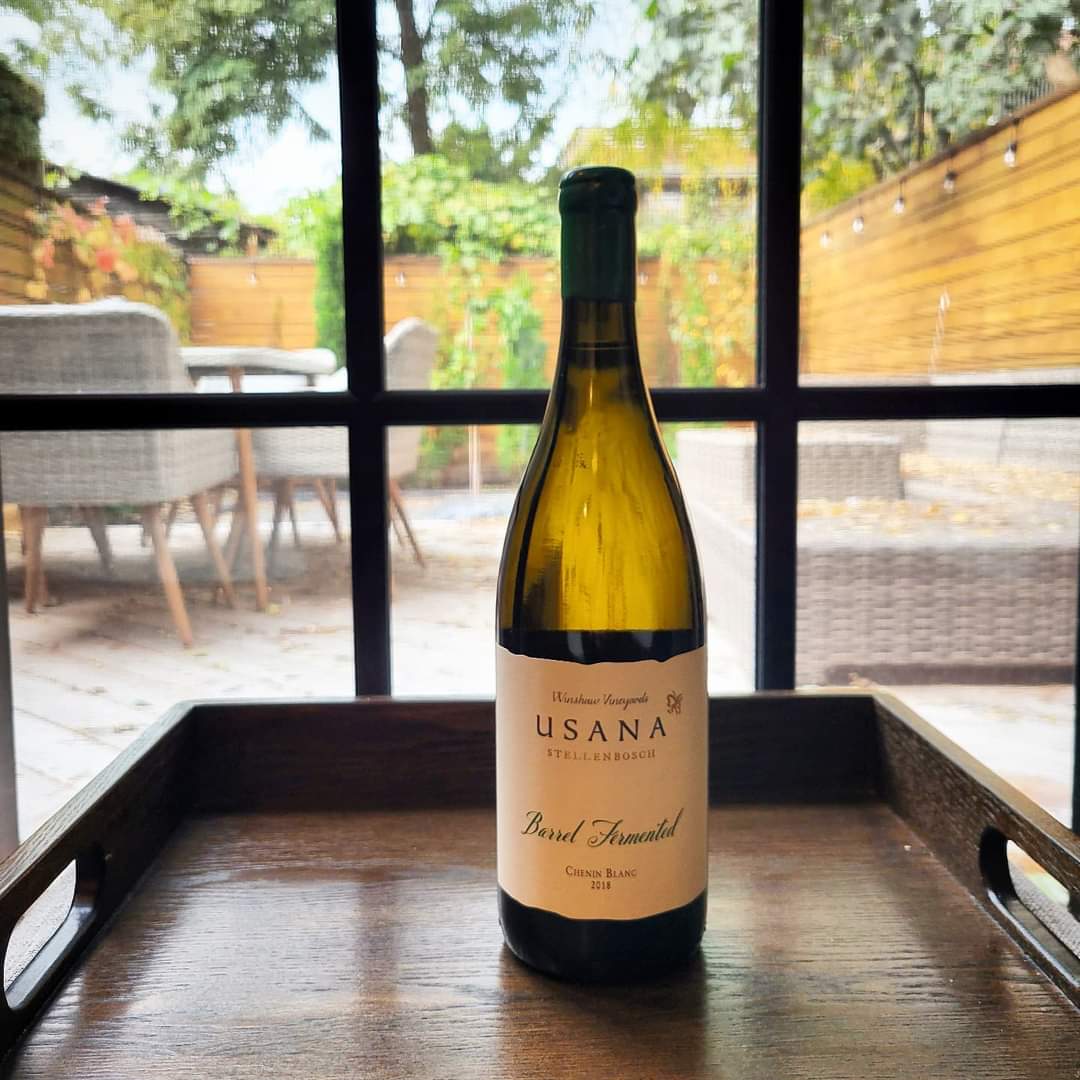 Now available <a href="/LCBO/">LCBO</a> Winshaw Usana Chenin Blanc 2018 from #stellenbosch 🇿🇦 for $23.95/btl. 🛒 bit.ly/3BaxVeW. A stunning wine, notes of stone fruit, peach blossom + incredible texture, perfect for #fall.
#wine #whitewine #cheninblanc #southafricanwine #torontowine #the6ix
