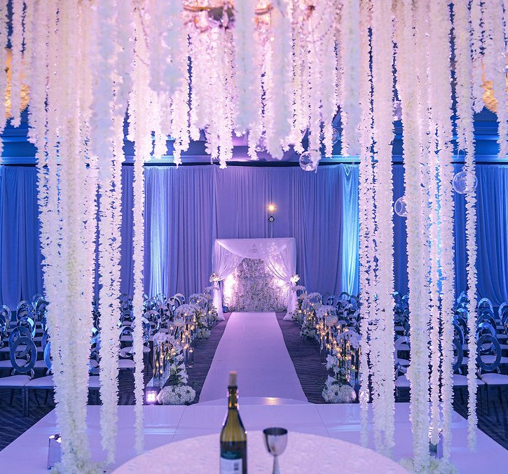 JWTurnberry's tweet photo. Your wedding can never have too many flowers. Allow us to bring your decor dreams to life. #Jwturnberry #ateveryturn https://t.co/ZAPWnsJ48W
