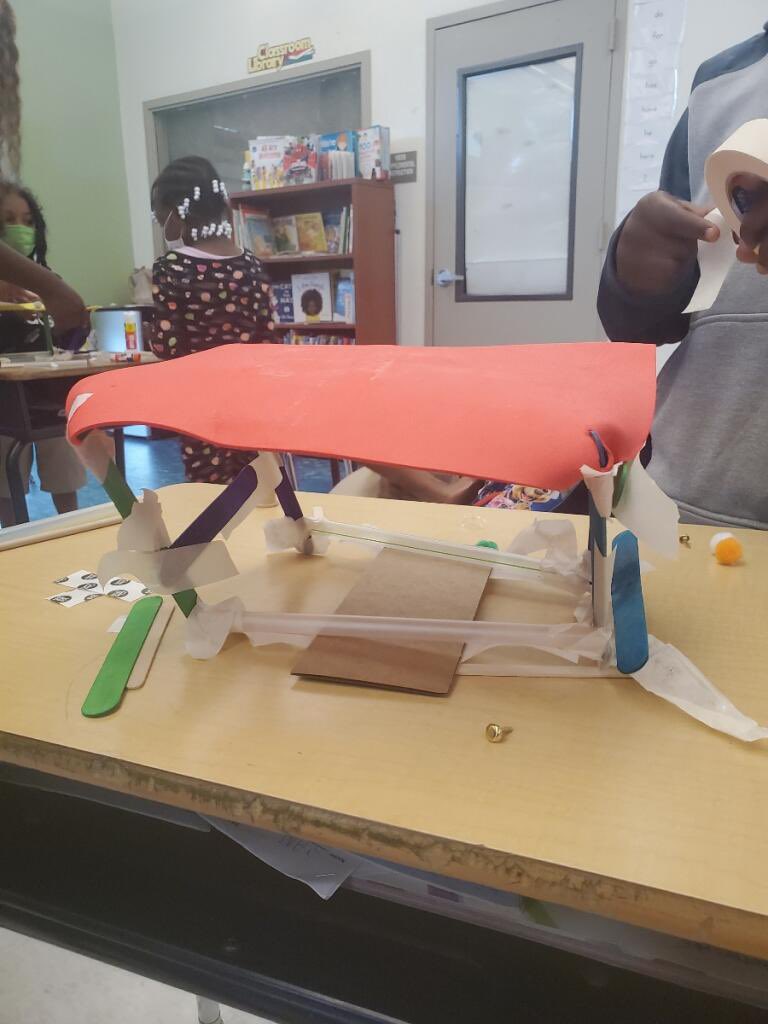 Arch_CreekElem's tweet image. First Grade STEM Friday: “How can you design and build a shelter to keep you cool on a hot day?” Students learned about the benefits/harmful effects of the sun and why it’s important to seek shade on a hot day. @MDCPSSTEAM @MDCPSNorth #STEMFridays