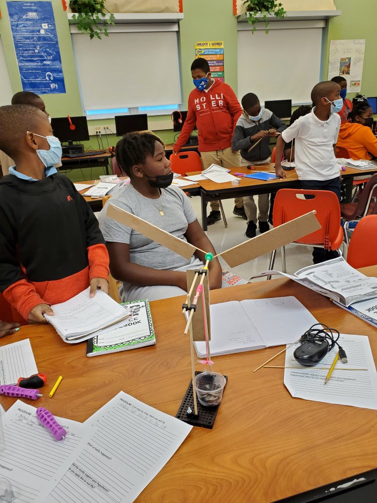 Arch_CreekElem's tweet image. Fifth Grade STEM Friday: “How can we use wind energy to generate a change in motion?” Students used materials to build and design wind lifts while selecting a 45 or 90 degree angle for their blade designs. @MDCPSSTEAM @MDCPSNorth #STEMFridays
