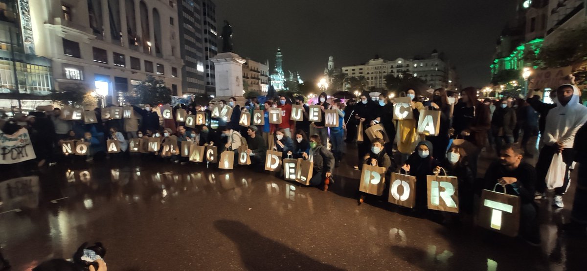 I a pesar de la pluja, Èxit total.
Orgull de ciutadania.

Cada vegada en som més. Entre totes ho hem d'aconseguir 

#NoAmpliacióPort
#pensemGobalActuemLocal