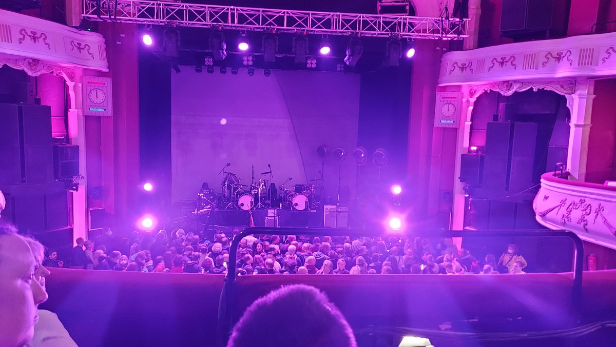 katjcollins's tweet photo. Waiting patiently for @OfficialRMT at the shepherd's Bush O2. Amazing early access team for disabilities. Much appreciated #excited #LongCovid #nicetogetout #notmanymasks #itsnotoveryet https://t.co/o5HdHTUm50