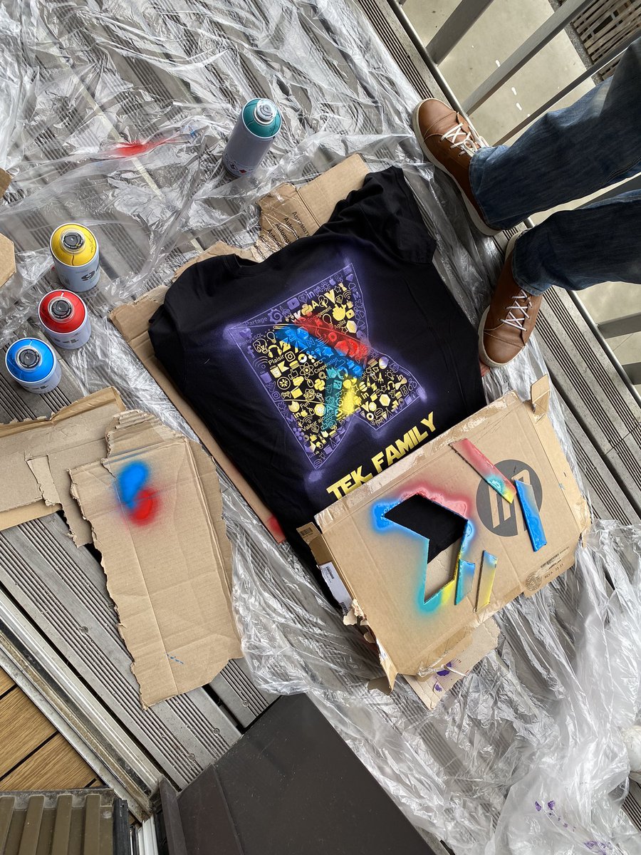 Kôté Kanoma aussi c'était une très belle édition ! 
- 18 équipiers présents et super assidus aux conférences 
- des massages jusqu'au bout de la nuit 
- 1 tablette remportée par Julien 
- et des tee-shirts customisés par nos soins qui déchirent  👨‍🎨🦄