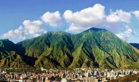 gabrieltite2020's tweet photo. Y en esa hermosa montaña que es un parque nacional el HDP régimen quiere hacer una "ciudad comunal"
Será su manera de vengarse del pueblo venezolano por haber perdido su testaferro? #ConMiAvilaNoTeMetas https://t.co/P01h7QWPtV