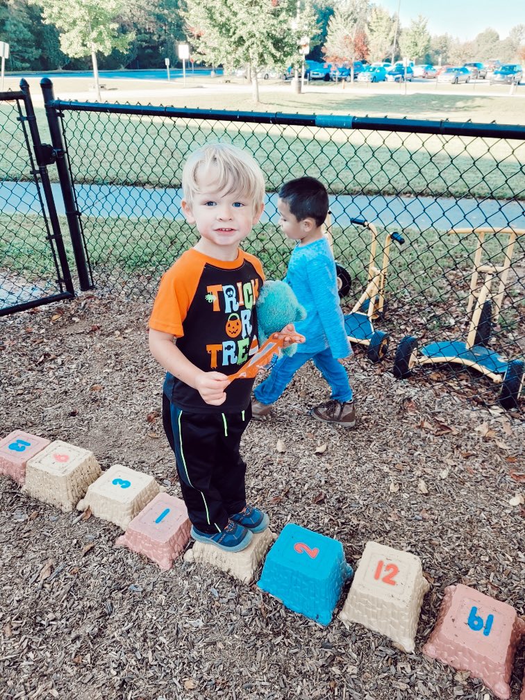 RCPS_EarlyLearn's tweet image. Cover me in sunshine ☀️ #playgroundvibes