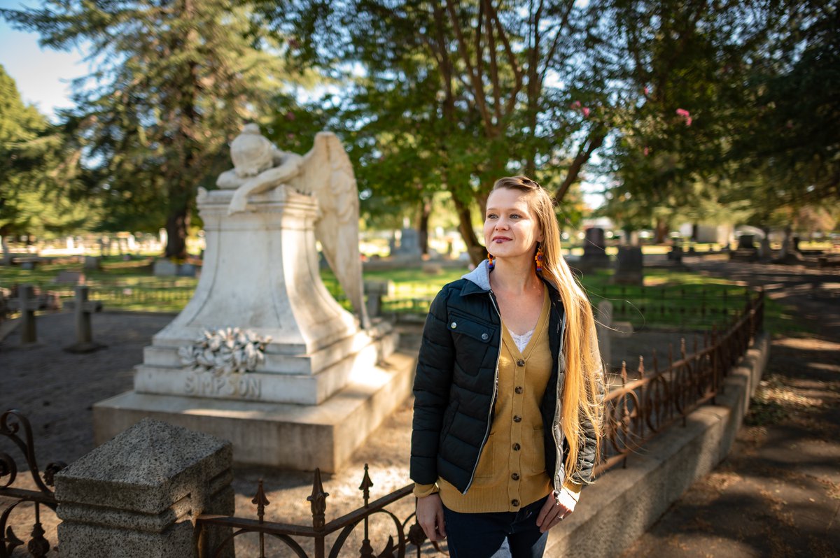 ChicoState's tweet photo. (1/3) Can you imagine having class in a graveyard? Professor Sarah Gagnebin’s students do just that, touring a cemetery as a part of her course, “Death, Dying, and the Afterlife,” where they discuss the complex understandings of death and morality. https://t.co/XgijhT0zcA