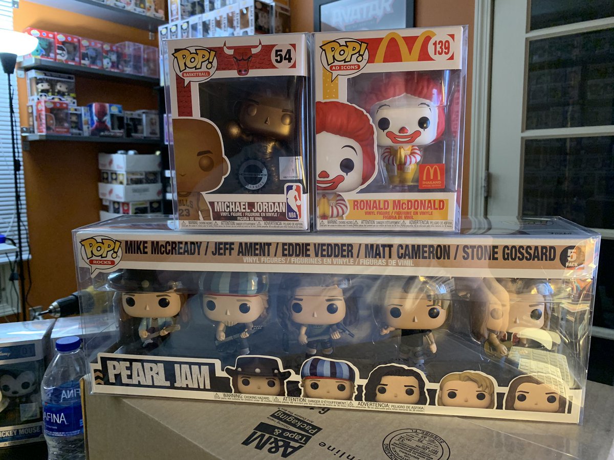 Jdawgnuts's tweet photo. #MailCall Finally got my #PearlJam 5pk today along with a couple asian exclusives. Thailand Ronald McDonald and Hobbiestock Gold Jordan. #GoodScore @DanFunko @TheeUncleJerry @raindroppopshop https://t.co/LB5RKNkduZ