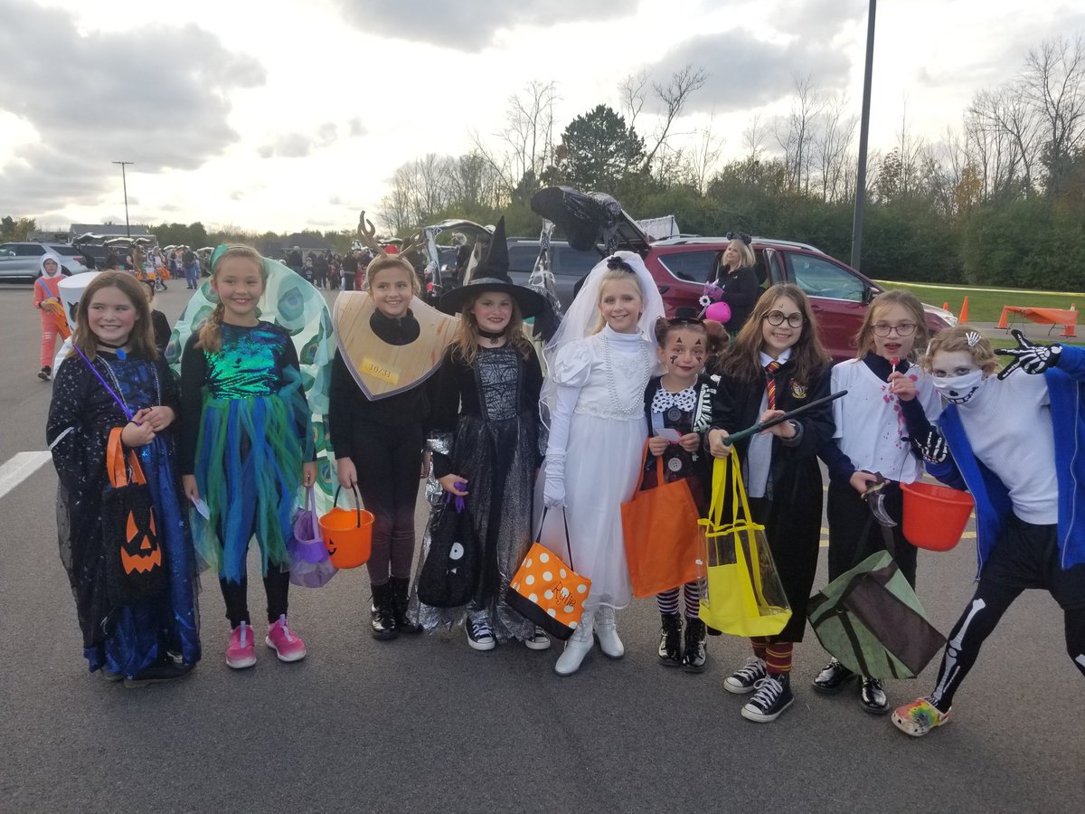 jmakpinehurst's tweet photo. Pinehurst's first Trunk or Treat was enjoyed by all.  Thank you to our Lake View Fire Department who supported the event. https://t.co/aQ8zyKCp2d